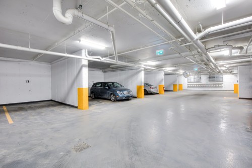 Stationnement - 604-205 Ch. Bates, Mont-Royal, QC - Indoor Photo Showing Garage