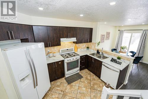 1465 Old Zeller Drive, Kitchener, ON - Indoor Photo Showing Kitchen With Double Sink