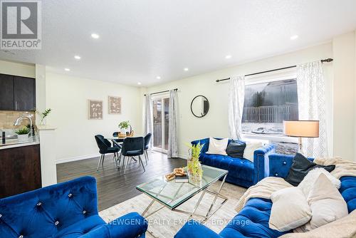 1465 Old Zeller Drive, Kitchener, ON - Indoor Photo Showing Living Room