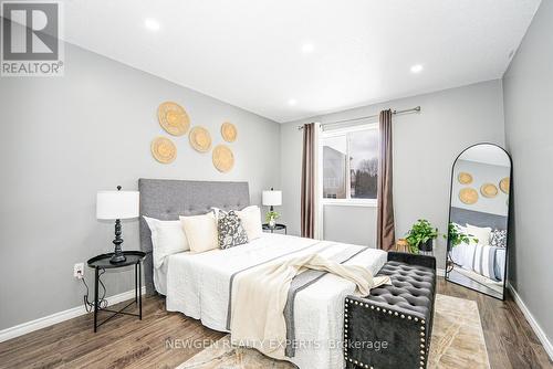 1465 Old Zeller Drive, Kitchener, ON - Indoor Photo Showing Bedroom