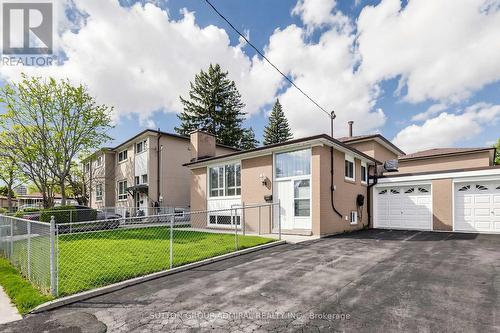 26 DONNALYN DRIVE  Toronto, ON M2R 2R8