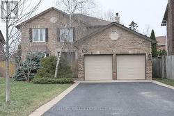 1279 OLD ENGLISH LANE Oakville, ON L6M 2P6