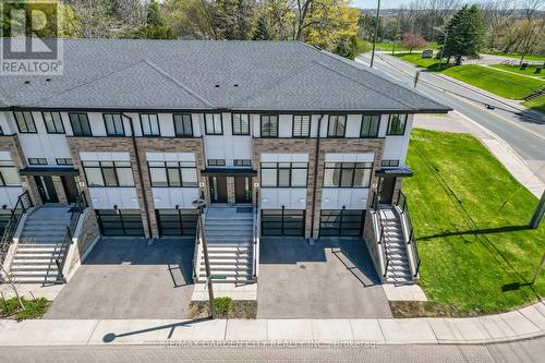 4 MUNAY LANE  Hamilton, ON L9G 0H3