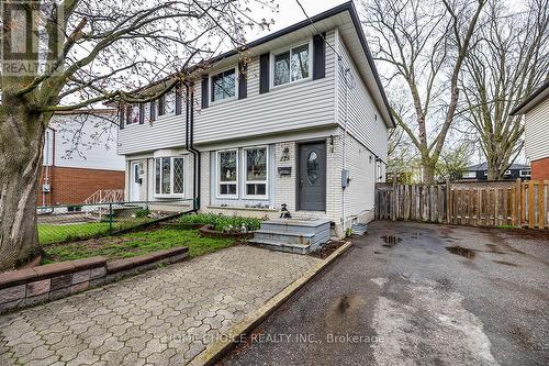 225 BARKLEY CRESCENT  Oshawa, ON L1J 2E7