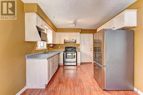 271 Resurrection Drive, Kitchener, ON - Indoor Photo Showing Kitchen With Double Sink