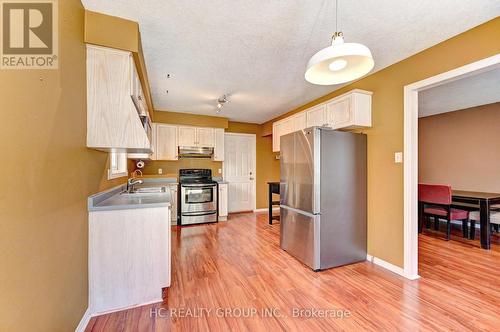 271 Resurrection Drive, Kitchener, ON - Indoor Photo Showing Kitchen
