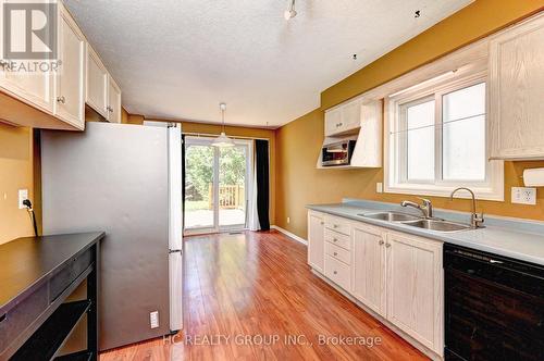 271 Resurrection Drive, Kitchener, ON - Indoor Photo Showing Kitchen With Double Sink