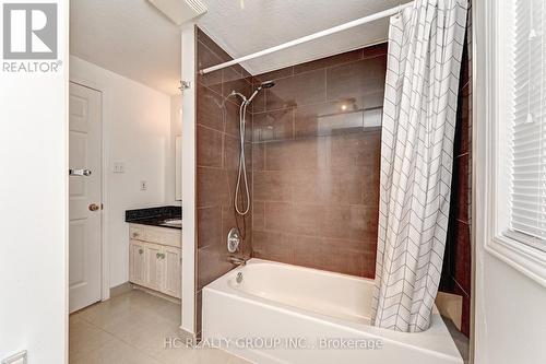 271 Resurrection Drive, Kitchener, ON - Indoor Photo Showing Bathroom