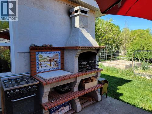 House - outdoor kitchen - 2626 Highway 3, Keremeos, BC 