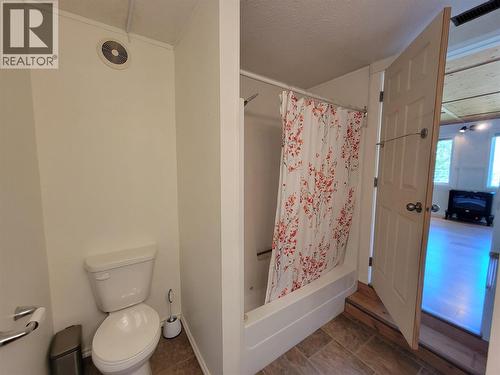 House - Main Floor - 4 pc bath - 2626 Highway 3, Keremeos, BC 