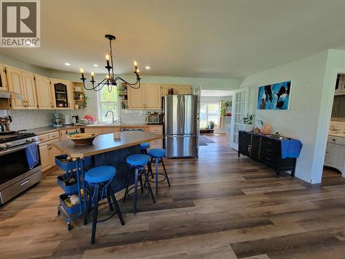 Blue Home - kitchen - 2626 Highway 3, Keremeos, BC 