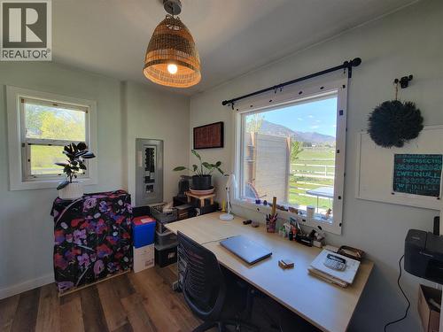 Blue Home - Den - 2626 Highway 3, Keremeos, BC 