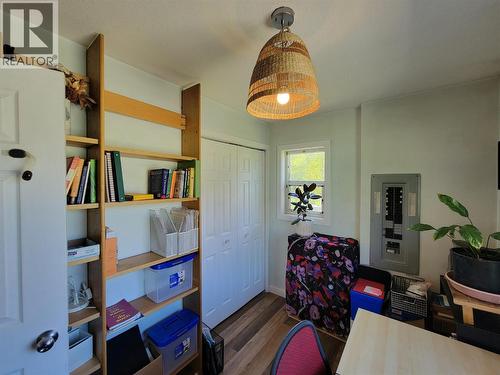 Blue Home - Den - 2626 Highway 3, Keremeos, BC 