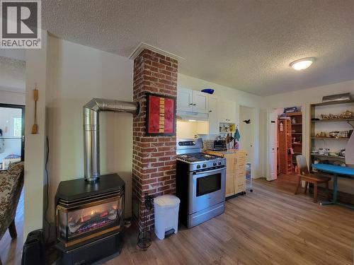 Adobe Home - Kitchen - 2626 Highway 3, Keremeos, BC 