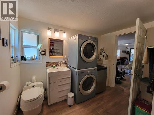 Adobe Home - 4 pc bath & laundry - 2626 Highway 3, Keremeos, BC 