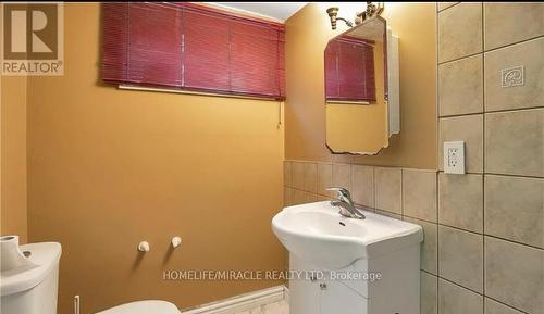 1430 Upper Gage Avenue, Hamilton, ON - Indoor Photo Showing Bathroom