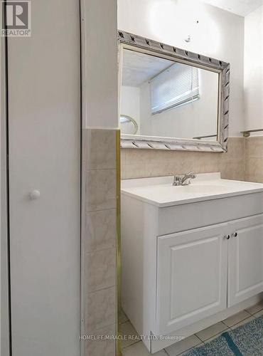 1430 Upper Gage Avenue, Hamilton, ON - Indoor Photo Showing Bathroom