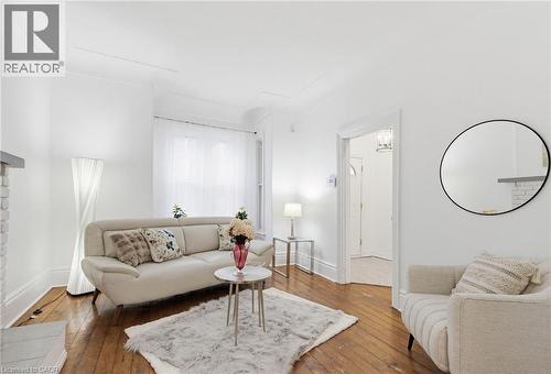 42 Erie Avenue, Hamilton, ON - Indoor Photo Showing Living Room