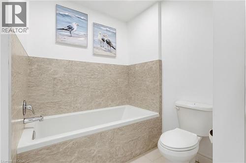 42 Erie Avenue, Hamilton, ON - Indoor Photo Showing Bathroom