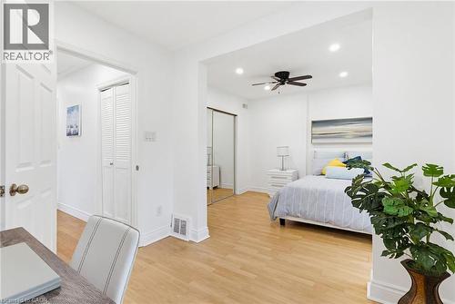 42 Erie Avenue, Hamilton, ON - Indoor Photo Showing Bedroom