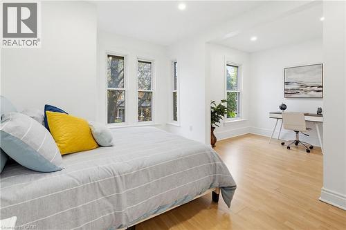 42 Erie Avenue, Hamilton, ON - Indoor Photo Showing Bedroom