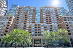 709 - 889 BAY STREET  Toronto, ON M5S 3K5