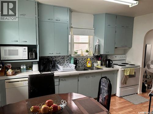 316 4Th Avenue W, Watrous, SK - Indoor Photo Showing Kitchen With Double Sink