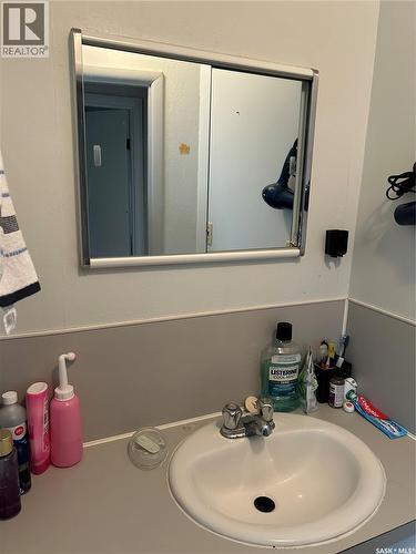 316 4Th Avenue W, Watrous, SK - Indoor Photo Showing Bathroom