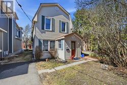 556 MELBOURNE AVENUE Ottawa, ON K2A 1W8