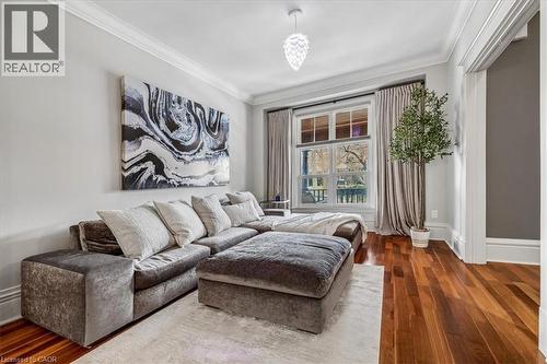 40 Stanley Avenue, Hamilton, ON - Indoor Photo Showing Living Room