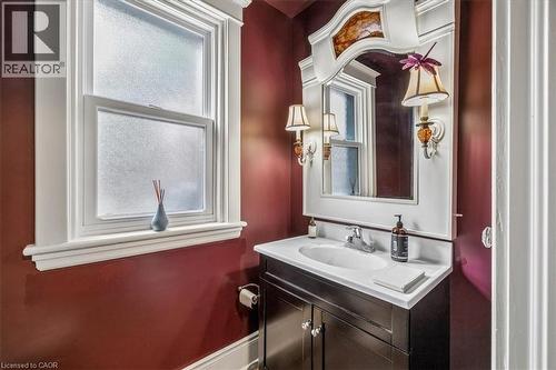 40 Stanley Avenue, Hamilton, ON - Indoor Photo Showing Bathroom