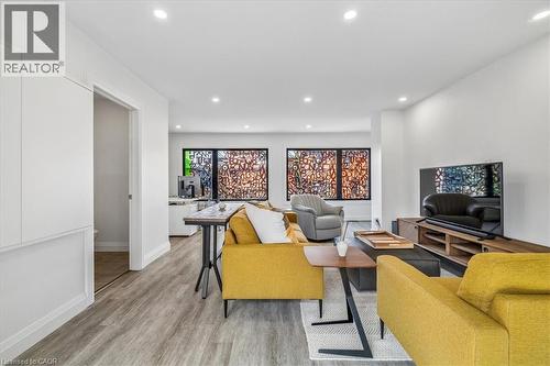 40 Stanley Avenue, Hamilton, ON - Indoor Photo Showing Living Room