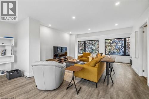 40 Stanley Avenue, Hamilton, ON - Indoor Photo Showing Living Room