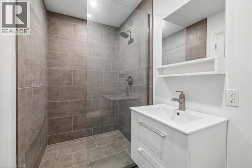 40 Stanley Avenue, Hamilton, ON - Indoor Photo Showing Bathroom