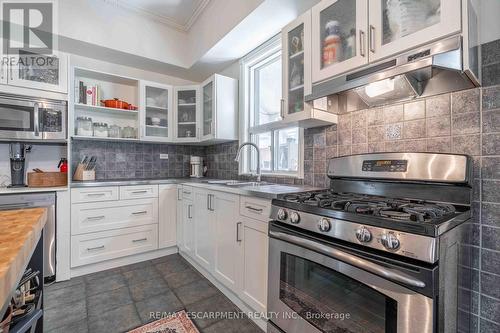 203 Wood Street E, Hamilton, ON - Indoor Photo Showing Kitchen With Upgraded Kitchen