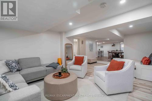 203 Wood Street E, Hamilton, ON - Indoor Photo Showing Living Room