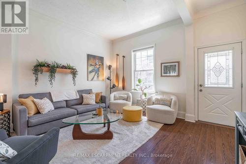 203 Wood Street E, Hamilton, ON - Indoor Photo Showing Living Room