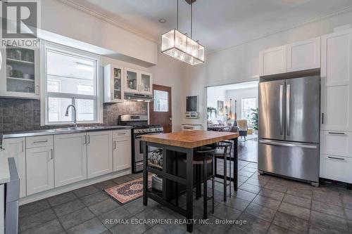 203 Wood Street E, Hamilton, ON - Indoor Photo Showing Kitchen