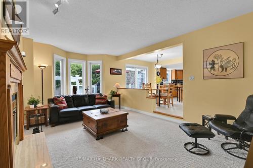 Main Level - Family Room - 21 Hime Crescent, Ottawa, ON - Indoor Photo Showing Living Room