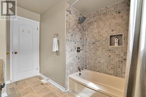 2nd Level - Family Bathroom 4 piece - 21 Hime Crescent, Ottawa, ON - Indoor Photo Showing Bathroom