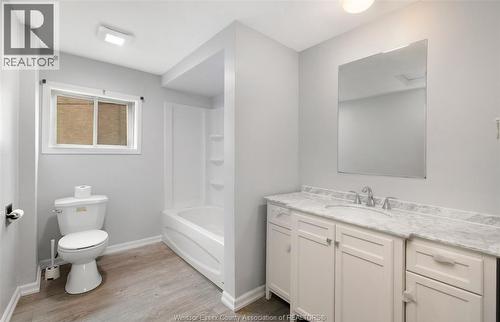 736 University East Unit# 1, Windsor, ON - Indoor Photo Showing Bathroom