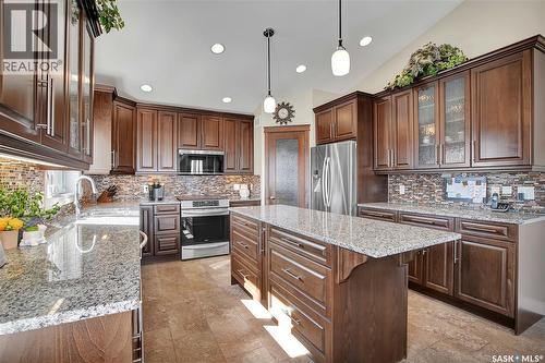 803 Salloum Crescent, Saskatoon, SK - Indoor Photo Showing Kitchen With Upgraded Kitchen