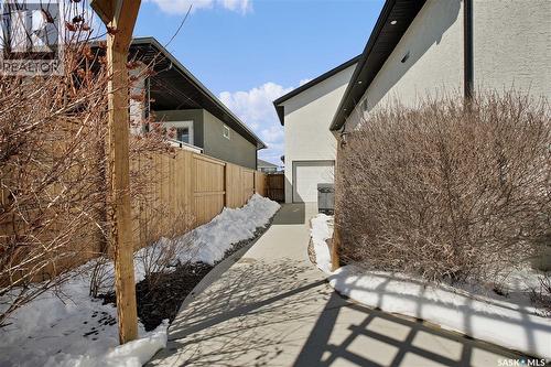 803 Salloum Crescent, Saskatoon, SK - Outdoor