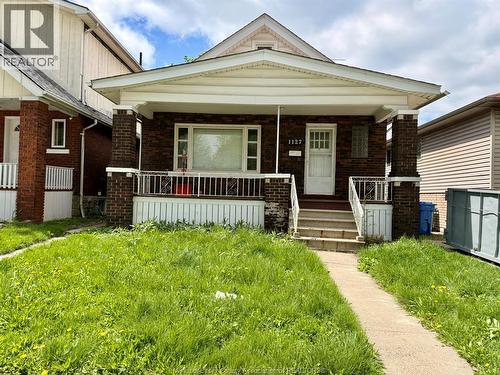 1127 JOSEPHINE AVENUE  Windsor, ON N9B 2L6