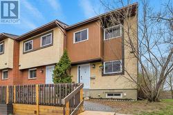 34 - 55 BERING COURT  Ottawa, ON K2L 2B8