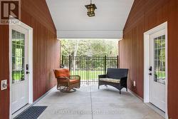 Breezeway connecting garage/loft - 