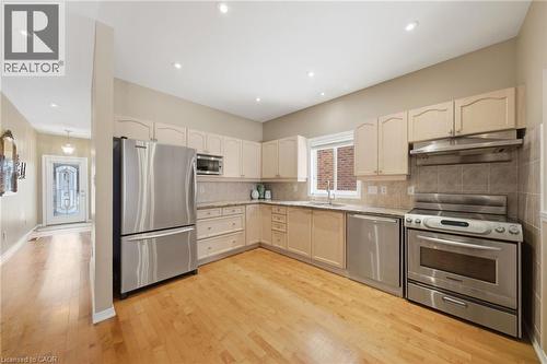 46 Manitoulin Trail, Hamilton, ON - Indoor Photo Showing Kitchen