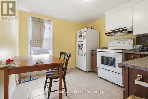 307 Wallace Avenue S, Welland (Lincoln/Crowland), ON - Indoor Photo Showing Kitchen