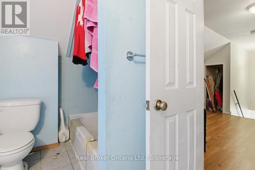 307 Wallace Avenue S, Welland (Lincoln/Crowland), ON - Indoor Photo Showing Bathroom