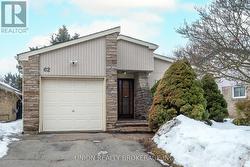 62 ARDGOWAN CRESCENT Toronto, ON M1V 1B3